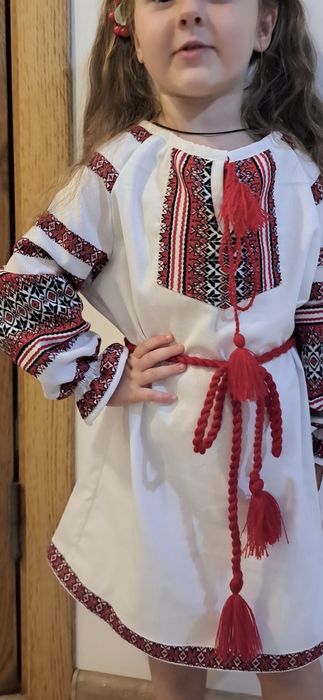 Вишита сукня для дівчинки