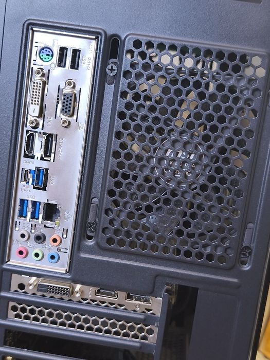 Torre MSI 16 GB RAM/ 1.5 TB Windows 11 + GTX  1660  SUPER