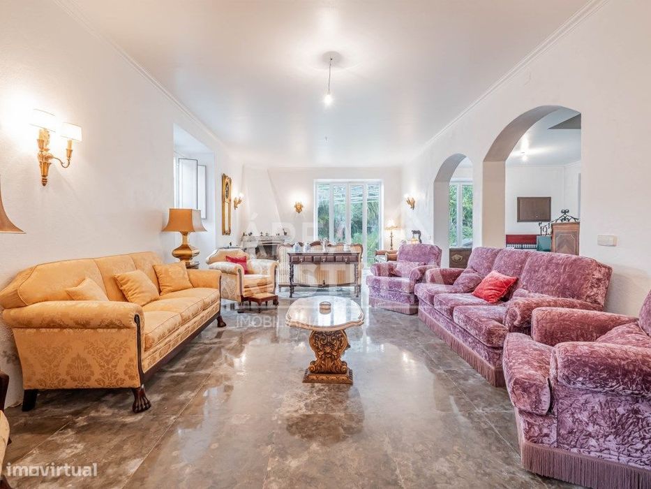 Moradia T7 em Sintra num terreno de 1700m2 ( Abrunheira)