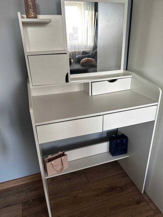 Toaletka Z Lustrem Do Makijażu Glamour Z Szufladami Styl Skandynawski