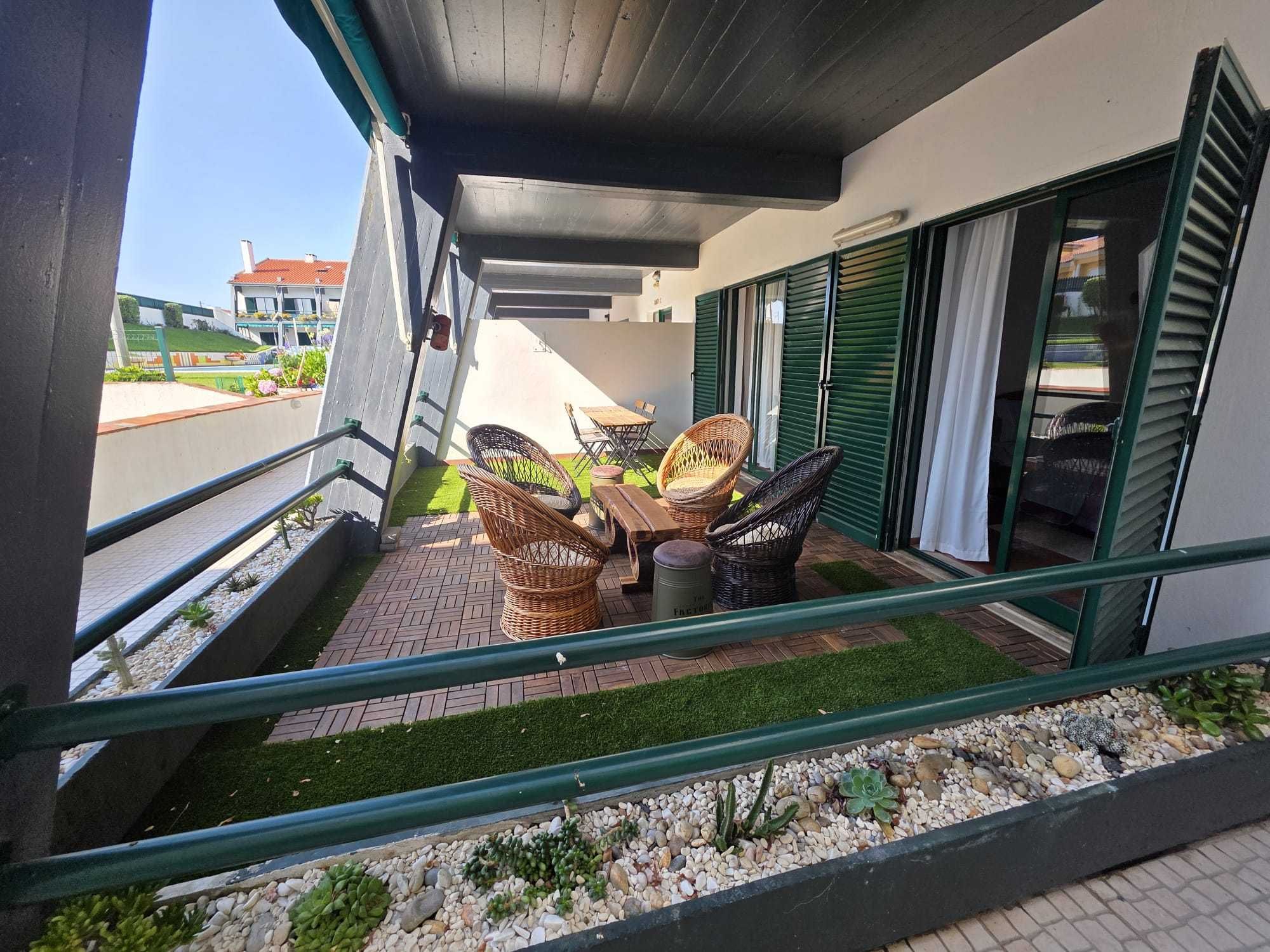 T2 com piscina a 150m da praia disponivel 28 a 5 de Julho