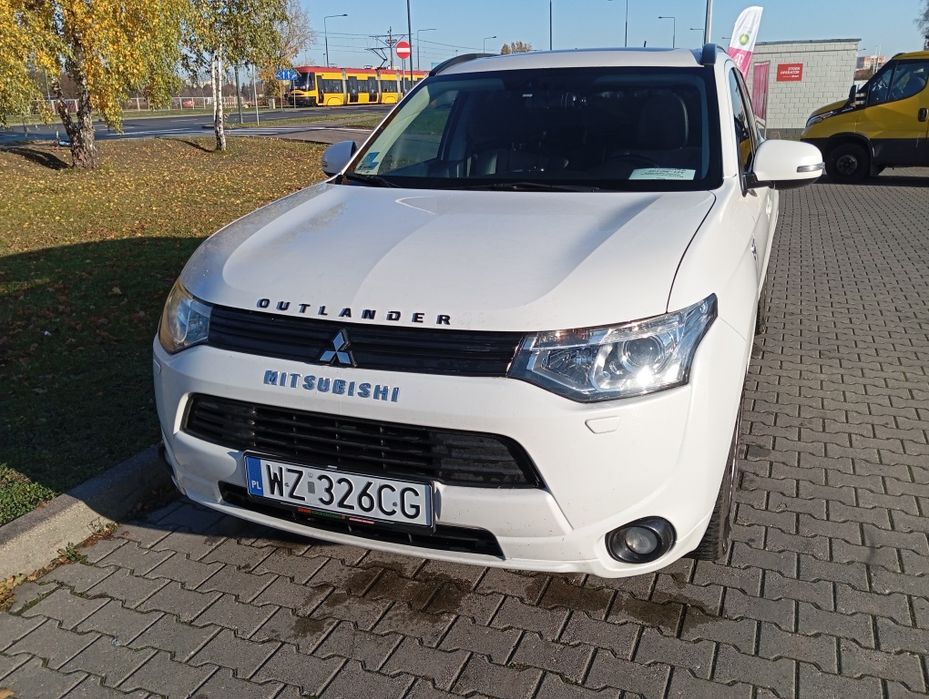 Mitsubishi outlander bezwypadkowa hybryda plug in 2,4+lpg hak