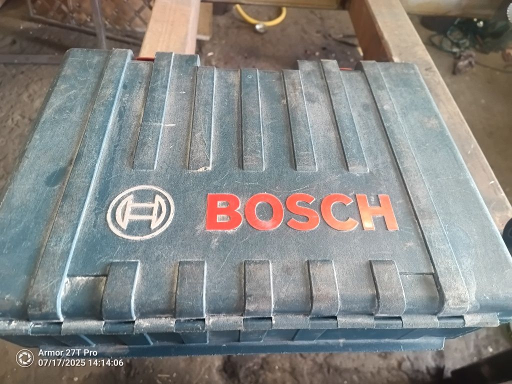 Młot udarowy wiercaco kujący BOSCH 3000 Profesiional
