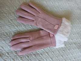 Nowe damskie rękawiczki