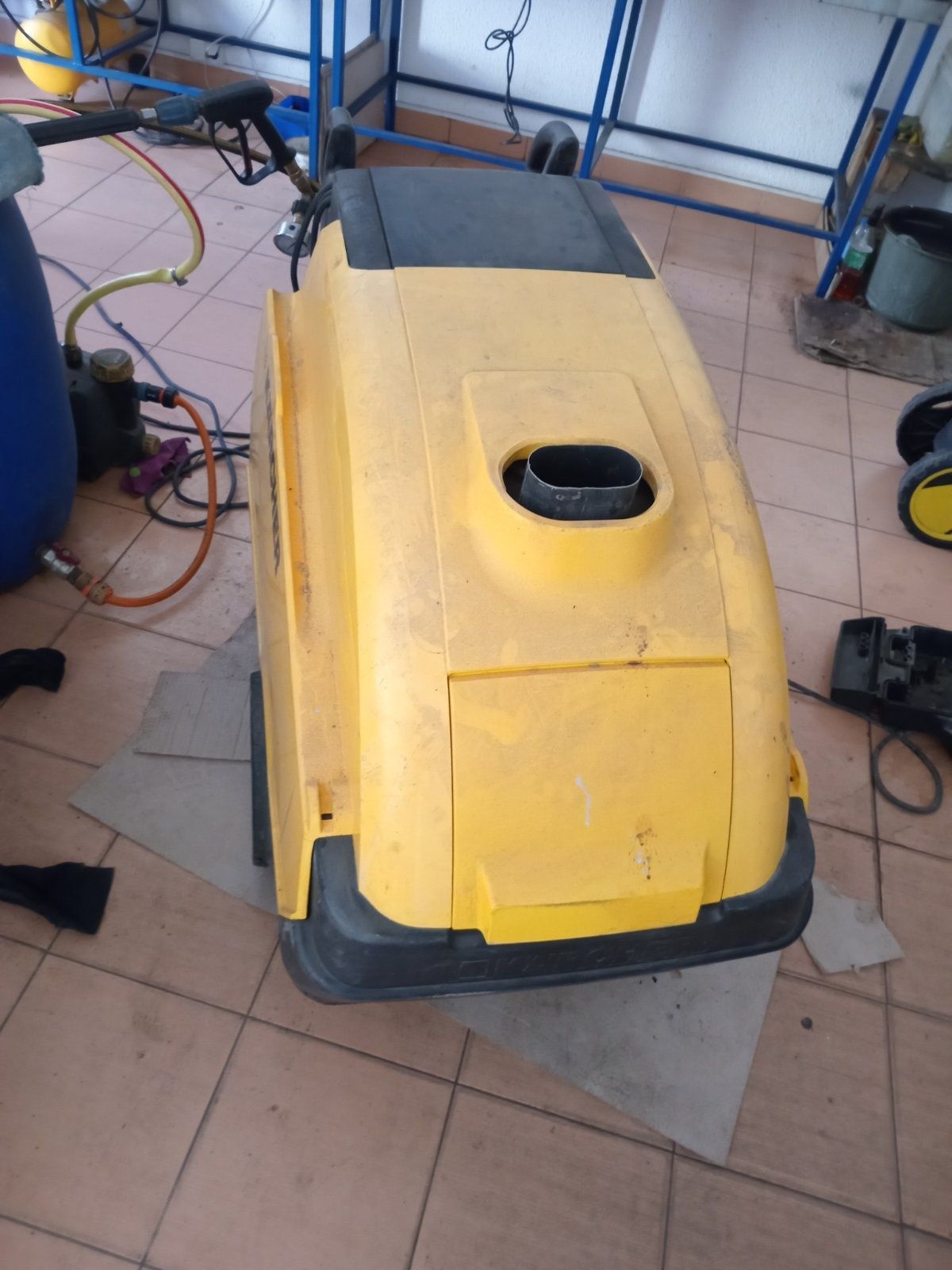 Продаётся Аппарат высокого давления Karcher HDS 695