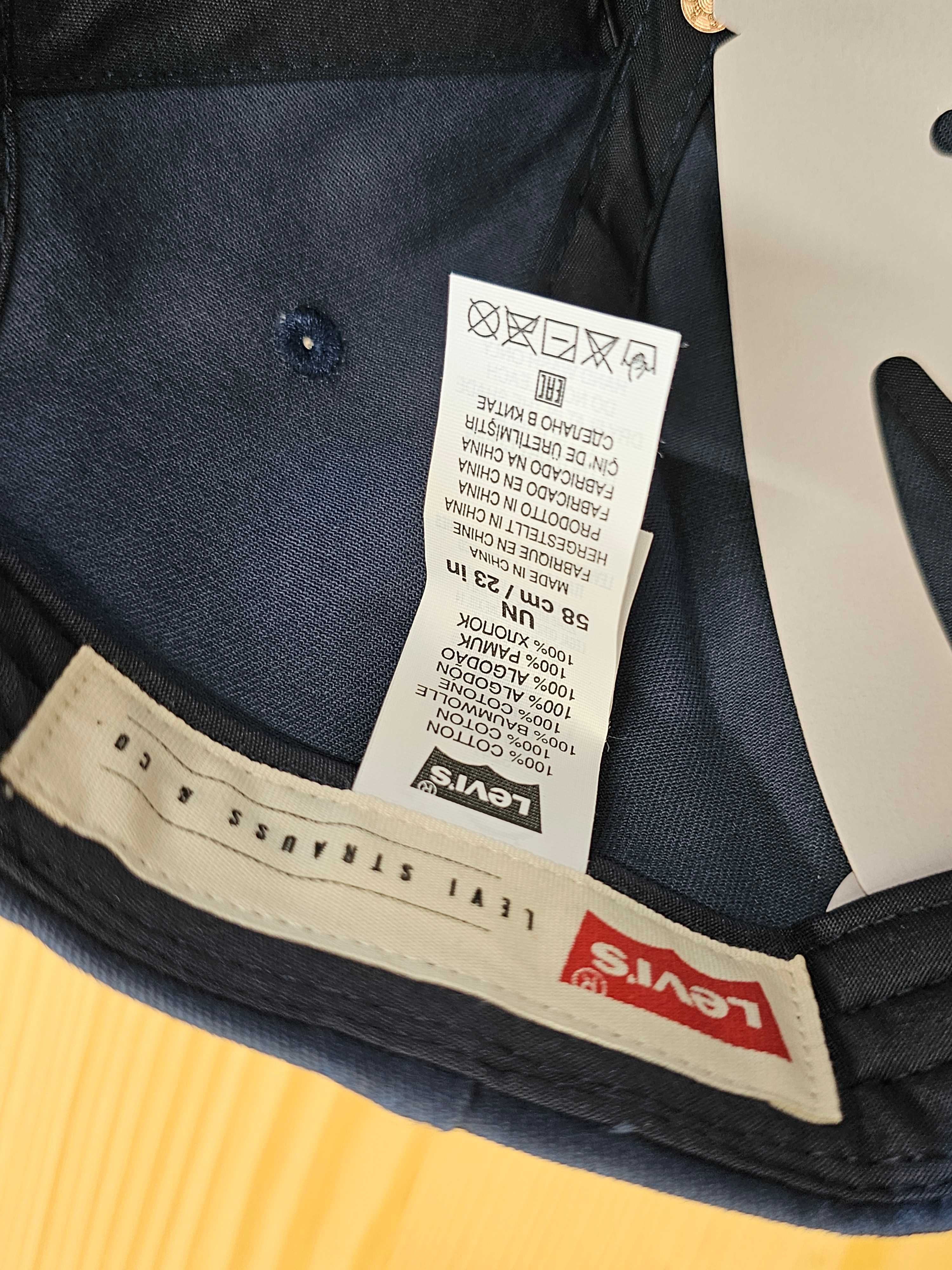 Czapka z daszkiem Levi's z małym logo kolor granatowy baseball cap