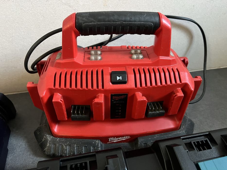 Зарядки, зарядні пристрої Bosch Мілвауке Макіта