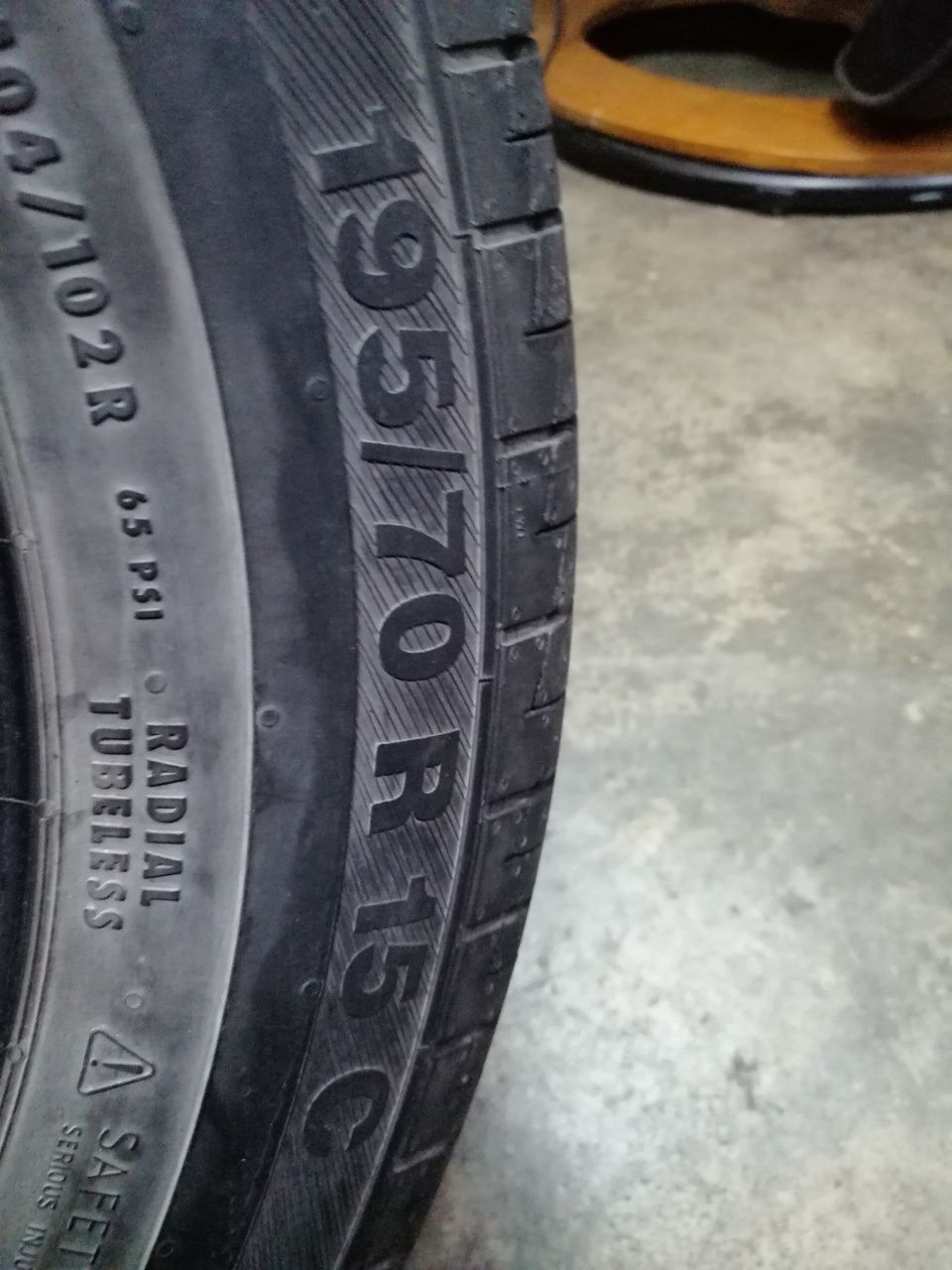 2 pneus 195 / 70  R 15 C