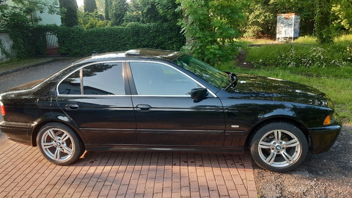 BMW E39 2001 2.5газ,механика.298тыс.км