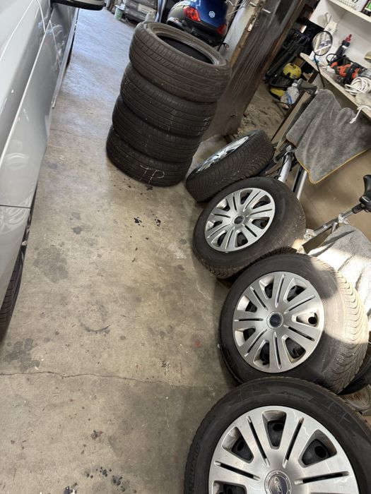 Sprzedam  kola z oponami zimowymi do forda 215/50/16