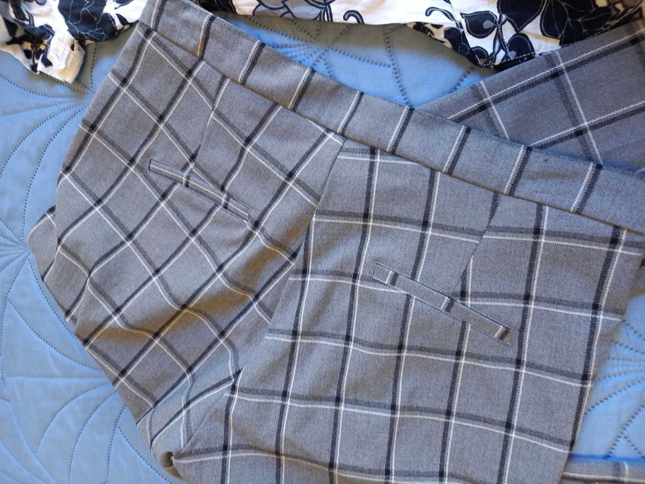 Spodnie eleganckie Stradivarius 44, bluzka Grennpoint 44/46 i gratis