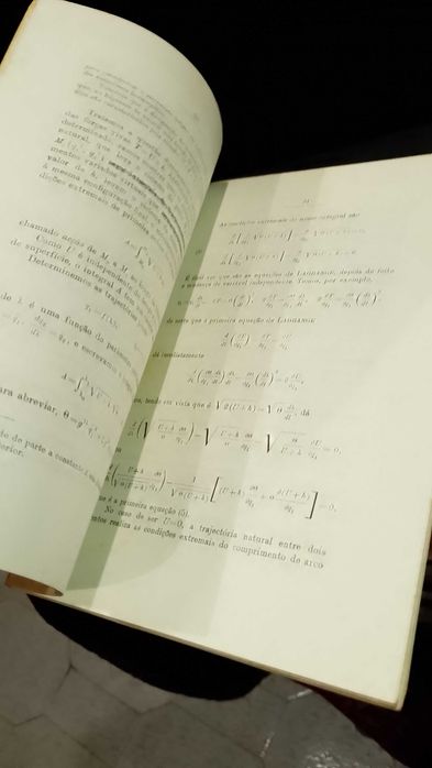 Sôbre a Dinâmica dos Sistemas Holónomos - António Almeida Costa