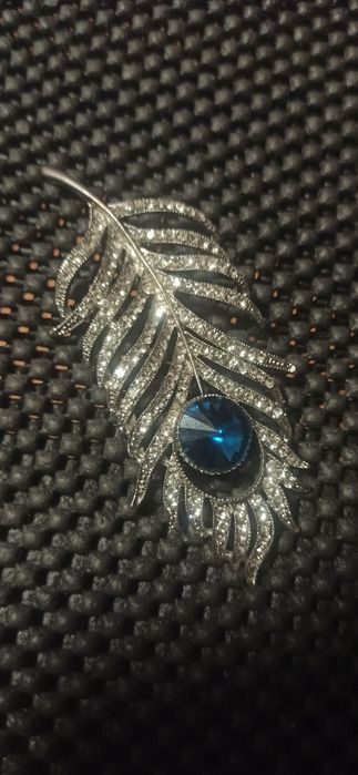 Підвіска з пір'ям павича