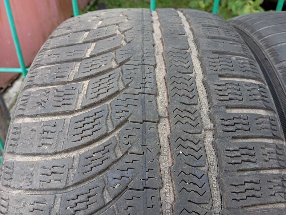 Комплект зимней резины Nokian WR A4 235/45 R18 на допал
