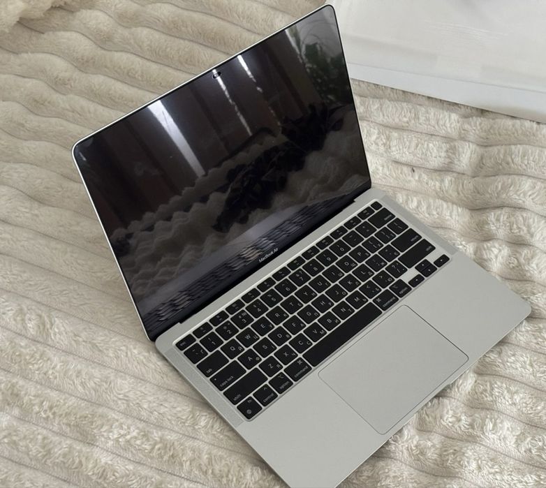 MacBook Air M1 (2020), 100% батарея