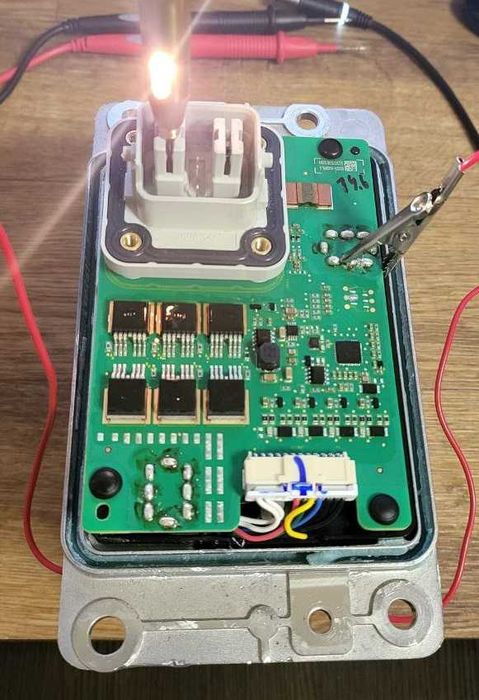 Tesla снять краш 16v li-ion 
cнять краш Vcfront 3 Y