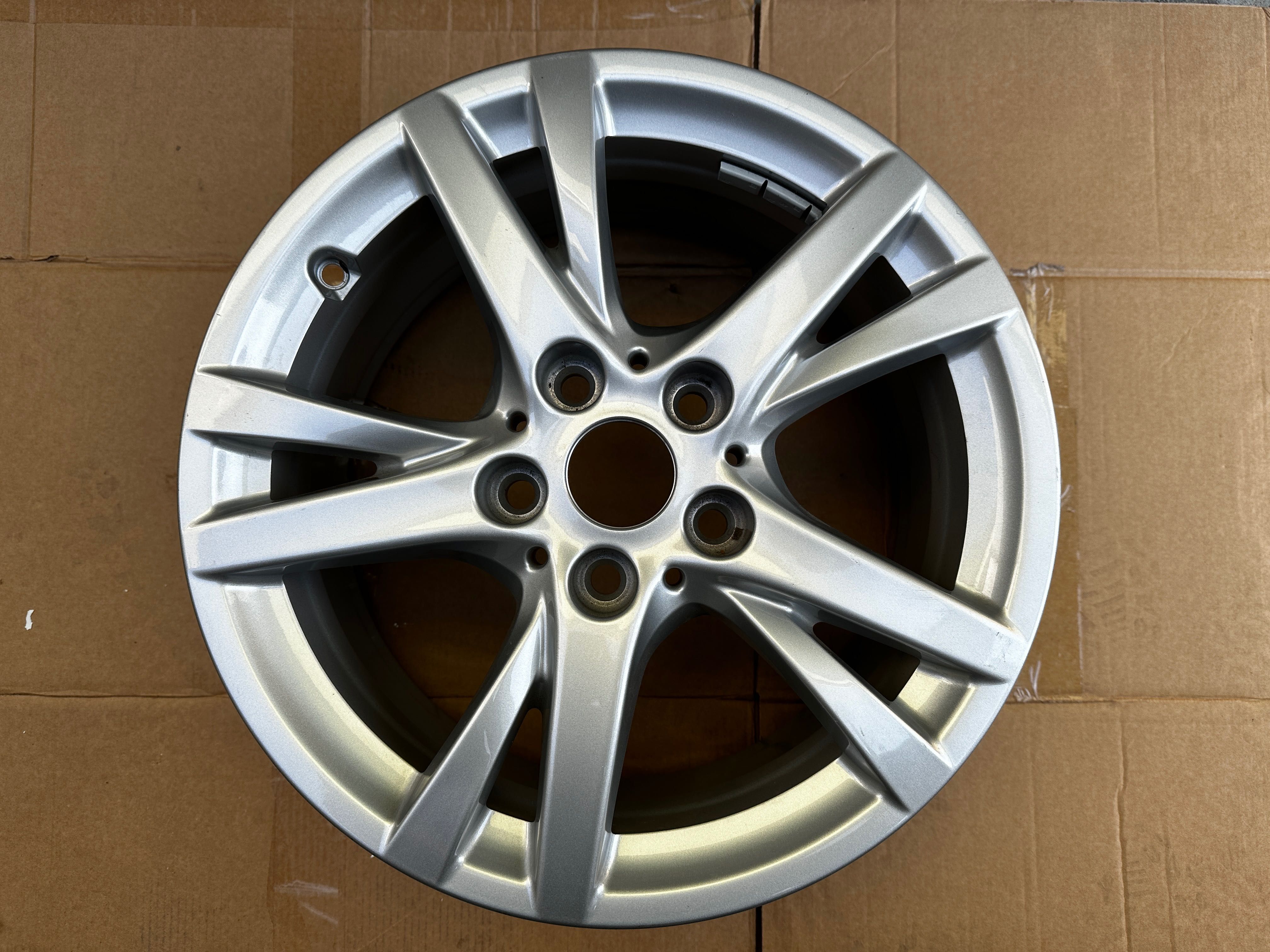 Bmw 2 F45 F46 Felga Aluminiowa 7x16 Et52 6.855.082 Demo Igła 5x112