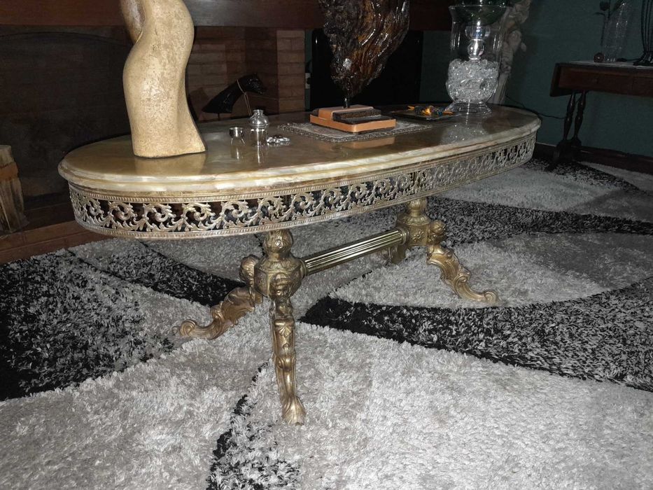 Vendo mesa de centro em ferro e pedra marmore.