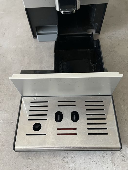 Кавомашина з капучінатором Delonghi