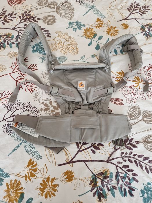 ergobaby mochila portabebés adapt malha softflex™ – cinza pérola