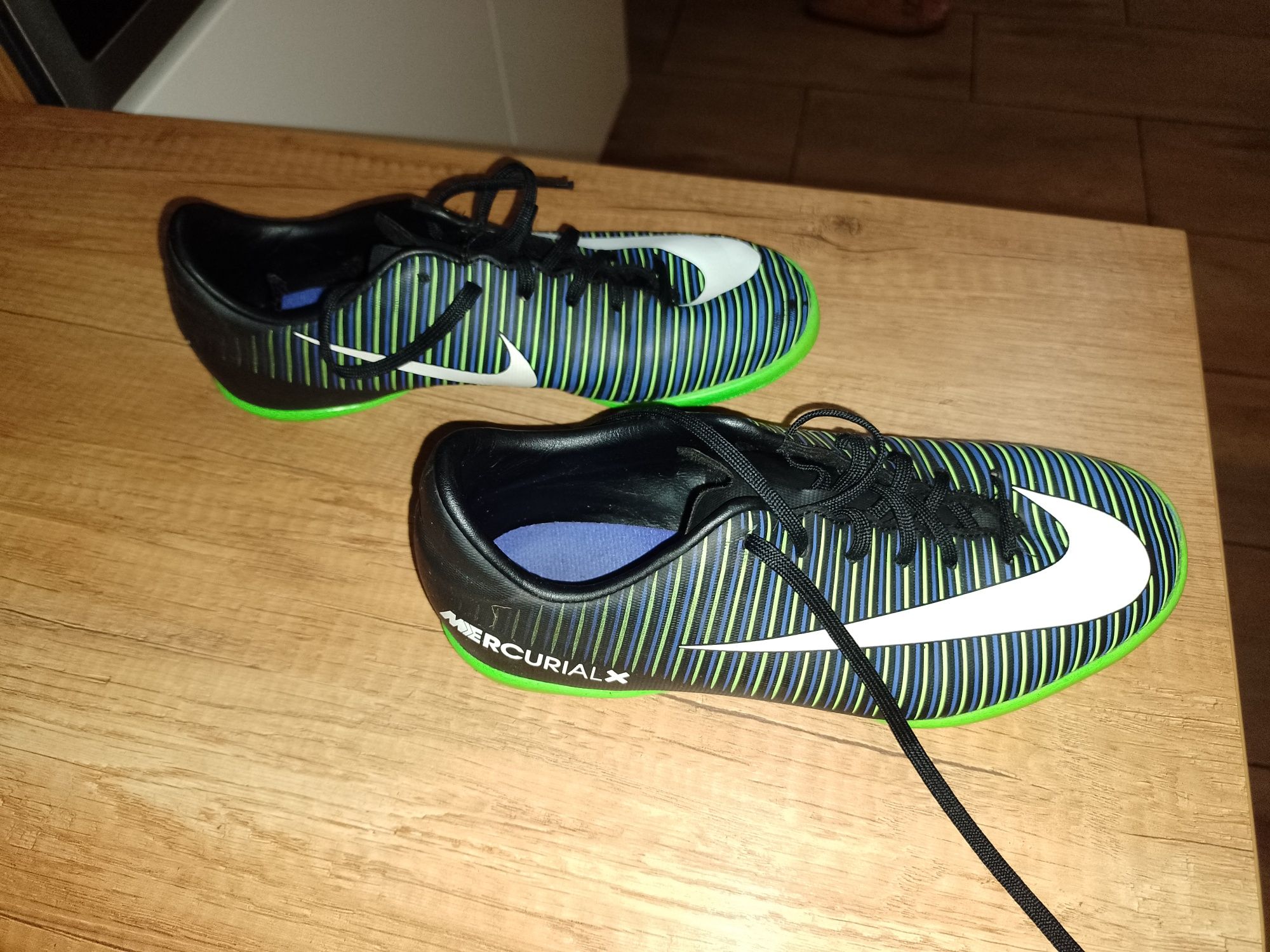 Halówki Nike roz-36,5