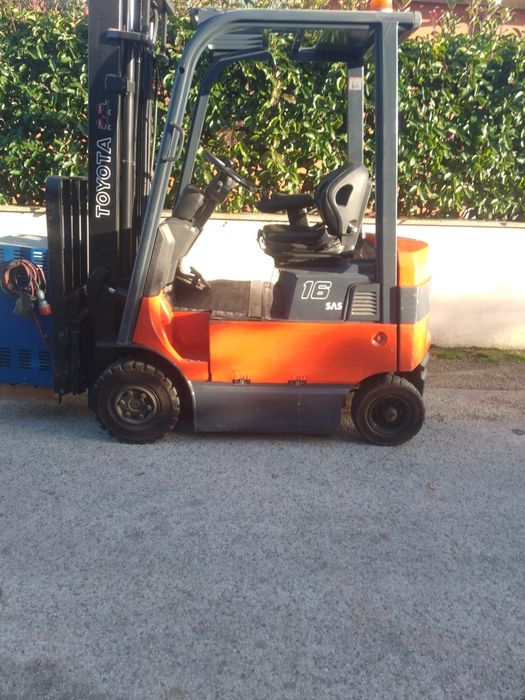 Empilhador toyota 1600kg