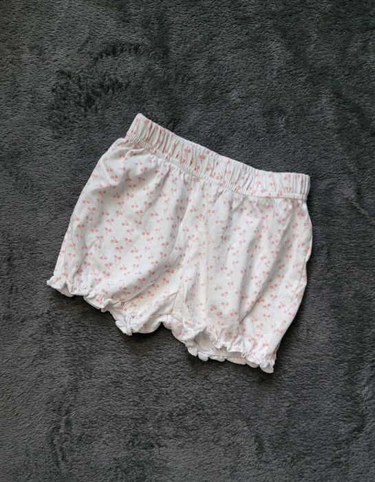 Białe let ie spodenki rozmiar 80 cm