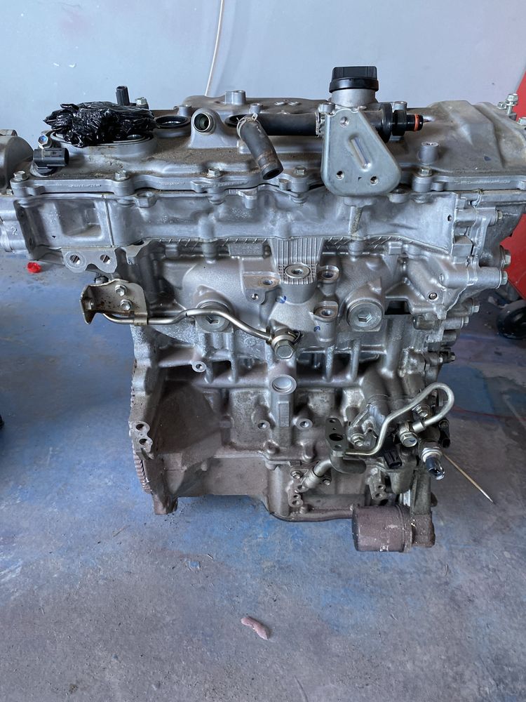 Czesci Silnik toyota 1.2 8NR chr  auris glowica blok