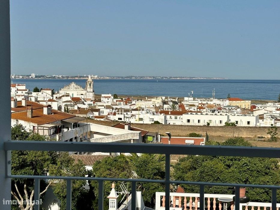 Moradia com 6 quartos, excelente vista mar, inserida no centro de L...