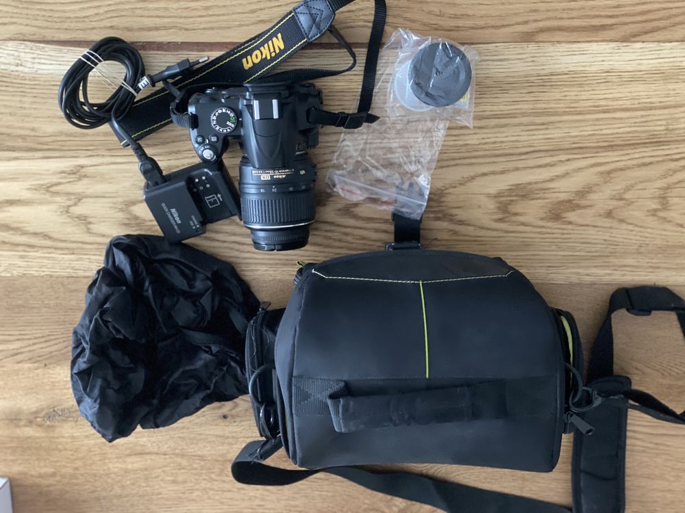 Lustrzanka Nikon D3000 z obiektywem + torba