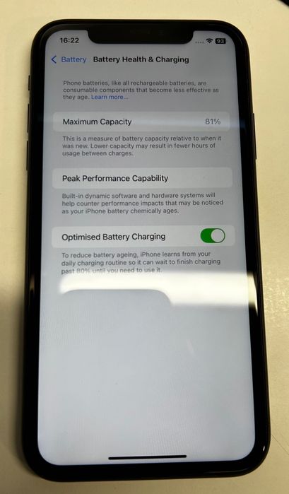 iPhone 11 64GB – 81% bateria – Com sinais de uso + carregador incluído