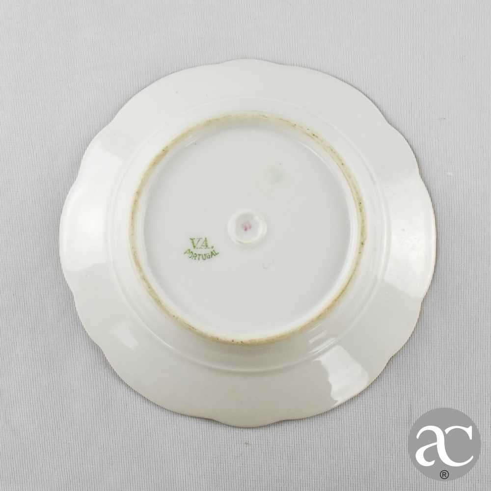 Prato em porcelana Vista Alegre, pintado à mão
