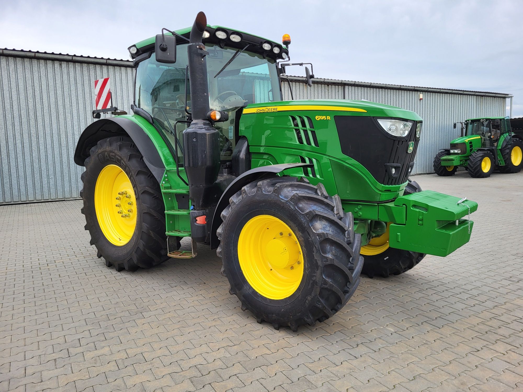 Ciągnik rolniczy John Deere model 6195R