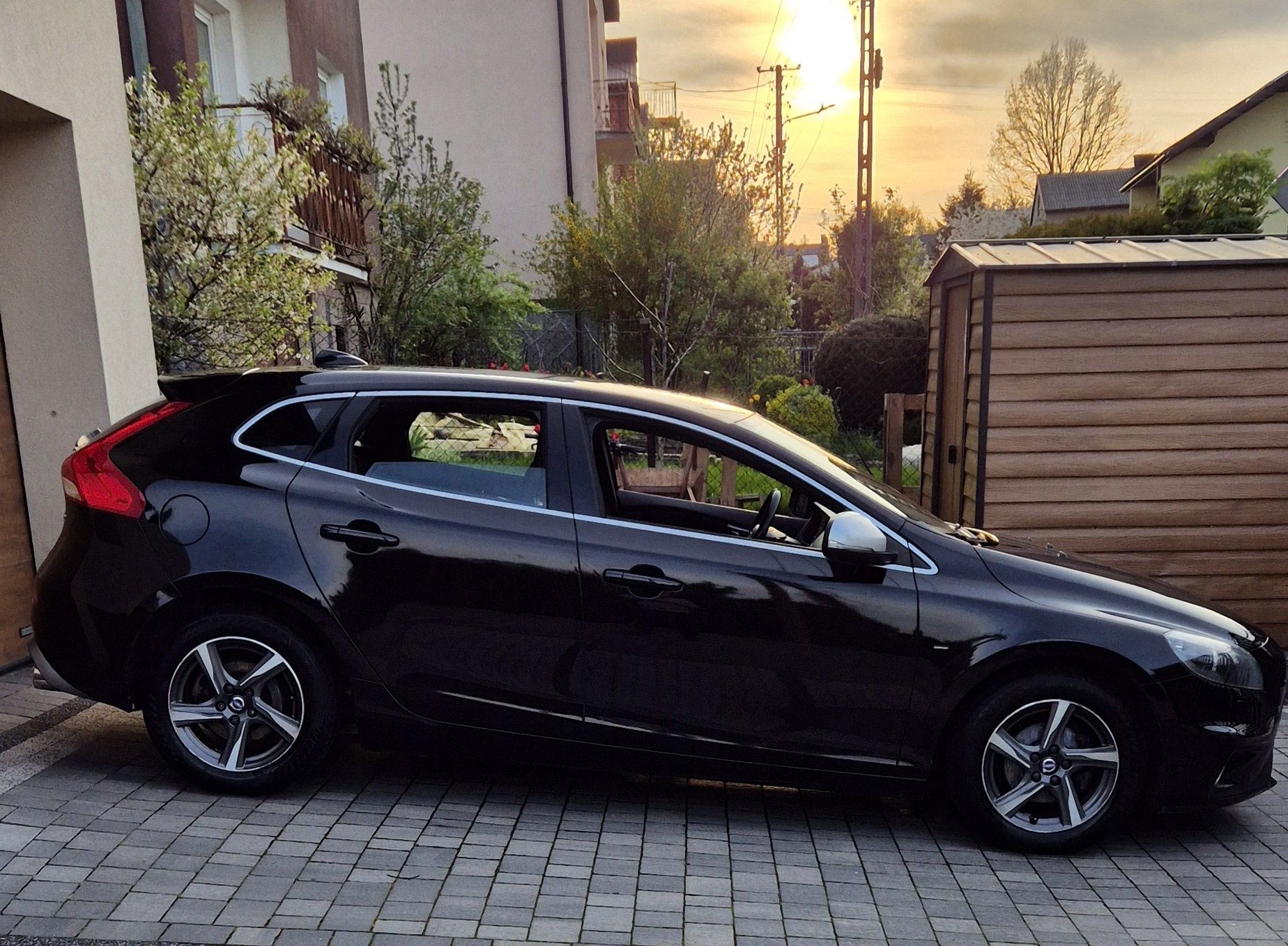 Volvo V40 2.0D R design