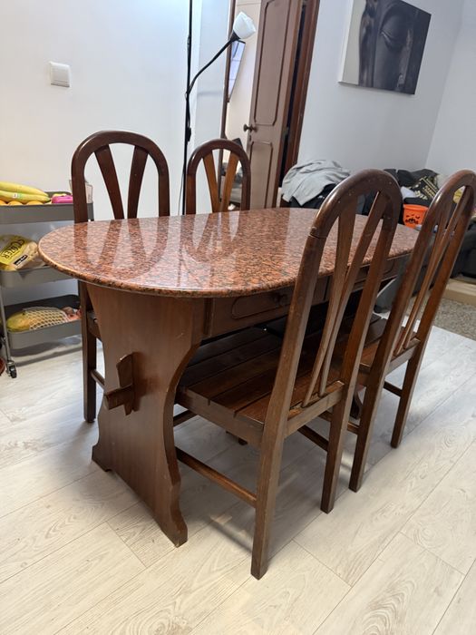 Mesa de jantar com cadeiras