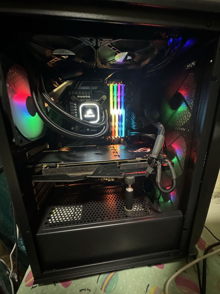 Pc gaming i7 9700k 32 ram 1080 8gb