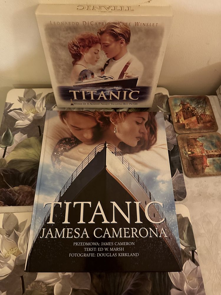 Kaseta VHS Titanic + ksiazka , pocztowki i klisza