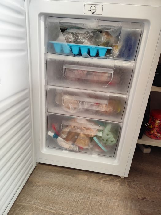 Arca vertical 4 gavetas Hoover