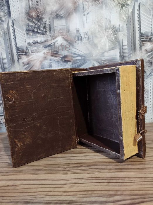 Книга-шкатулка "дракончик"