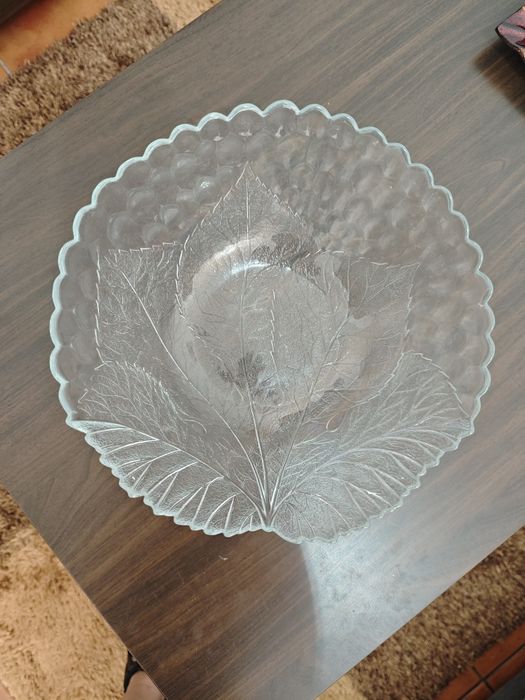 Taça de vidro com relevo