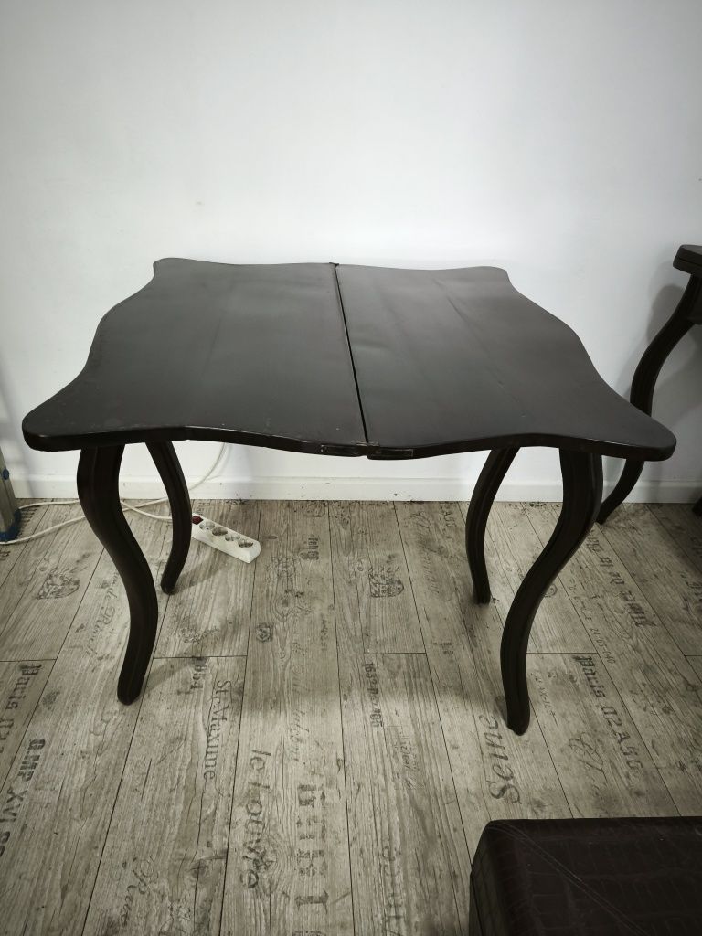 Mesa de jogo e/ou aparador