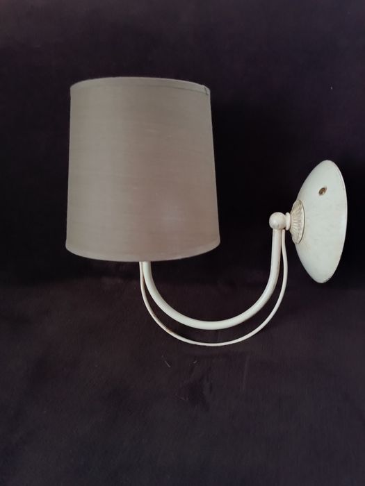 Lampa ścienna z abażurem