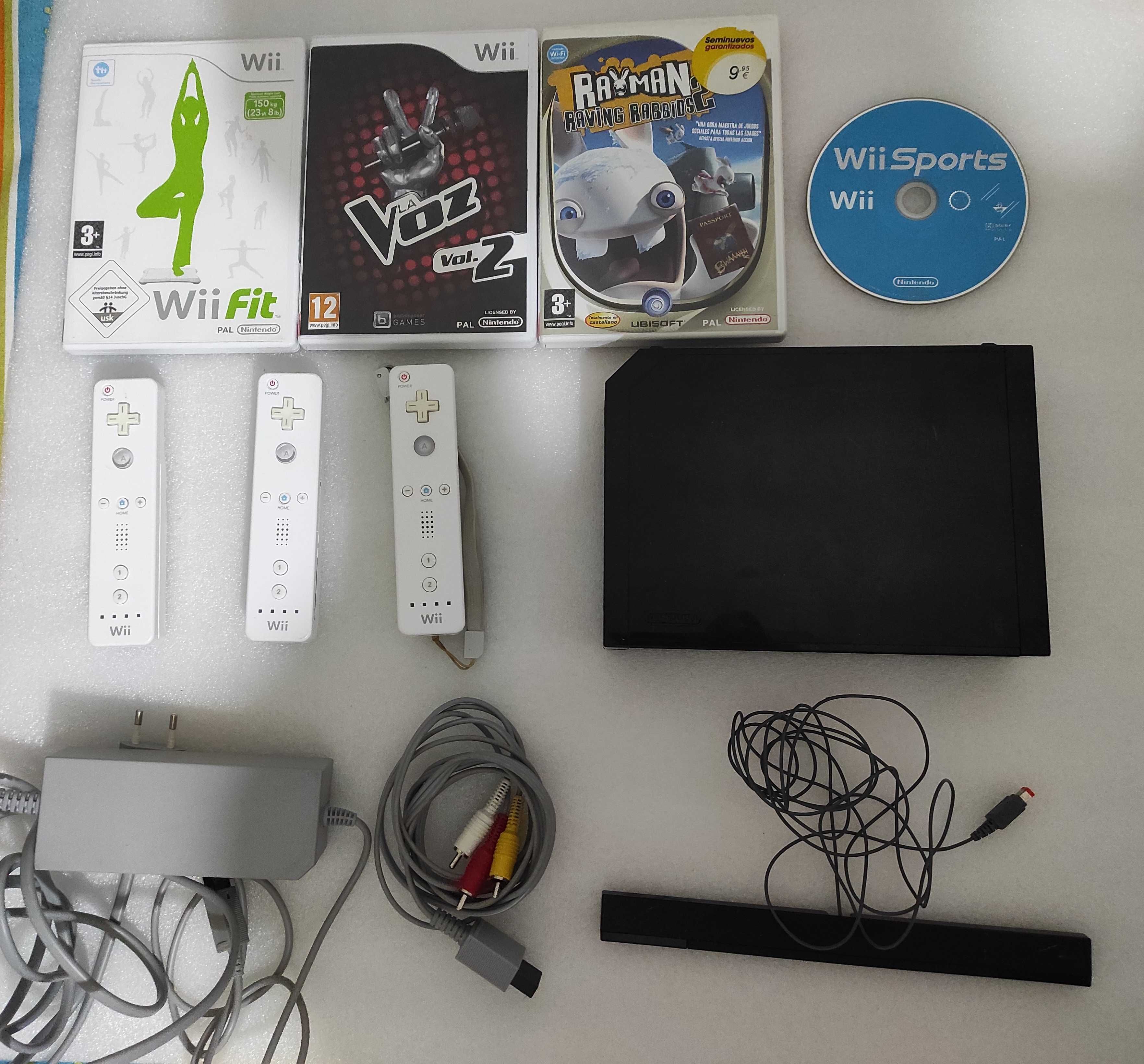 Nintendo Wii com 3 Comandos Remote + 4 jogos