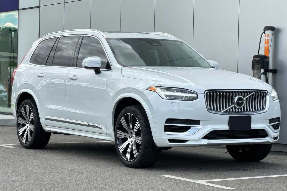 Volvo XC90 Recharge T8 Ultimate Bright Theme 6-Passenger      2023