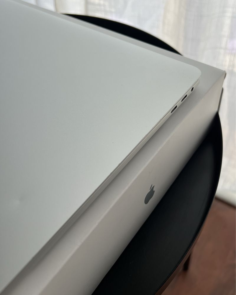 MacBook Pro 13” Retina (Model A2251) – i5 / 16 GB RAM / 512 GB SSD