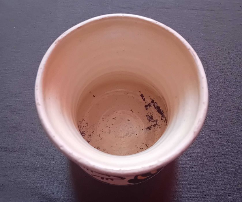 Ceramiczny ręcznie malowany kubek - kufel Korond, z podpisem zdobnika.