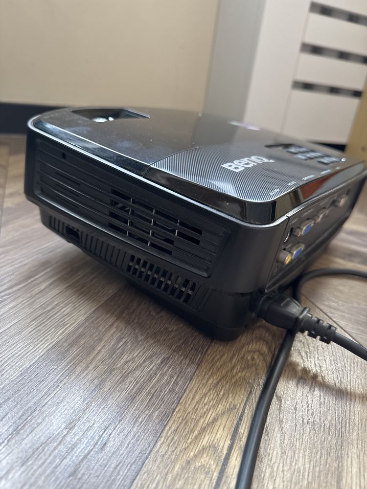 Projektor Benq model MX518