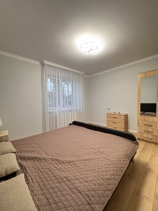 Продається просторий, новий будинок. Поруч р-ку Краснодонців