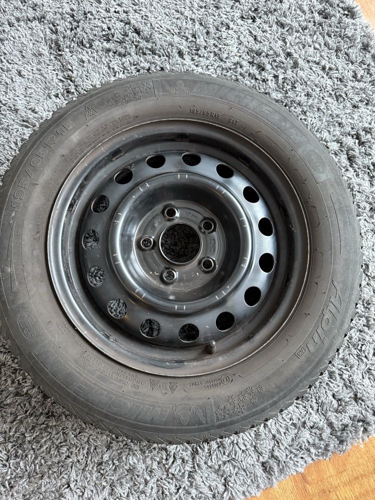 Opony zimowe Michelin 195x65 R15  z felgami stalowymi