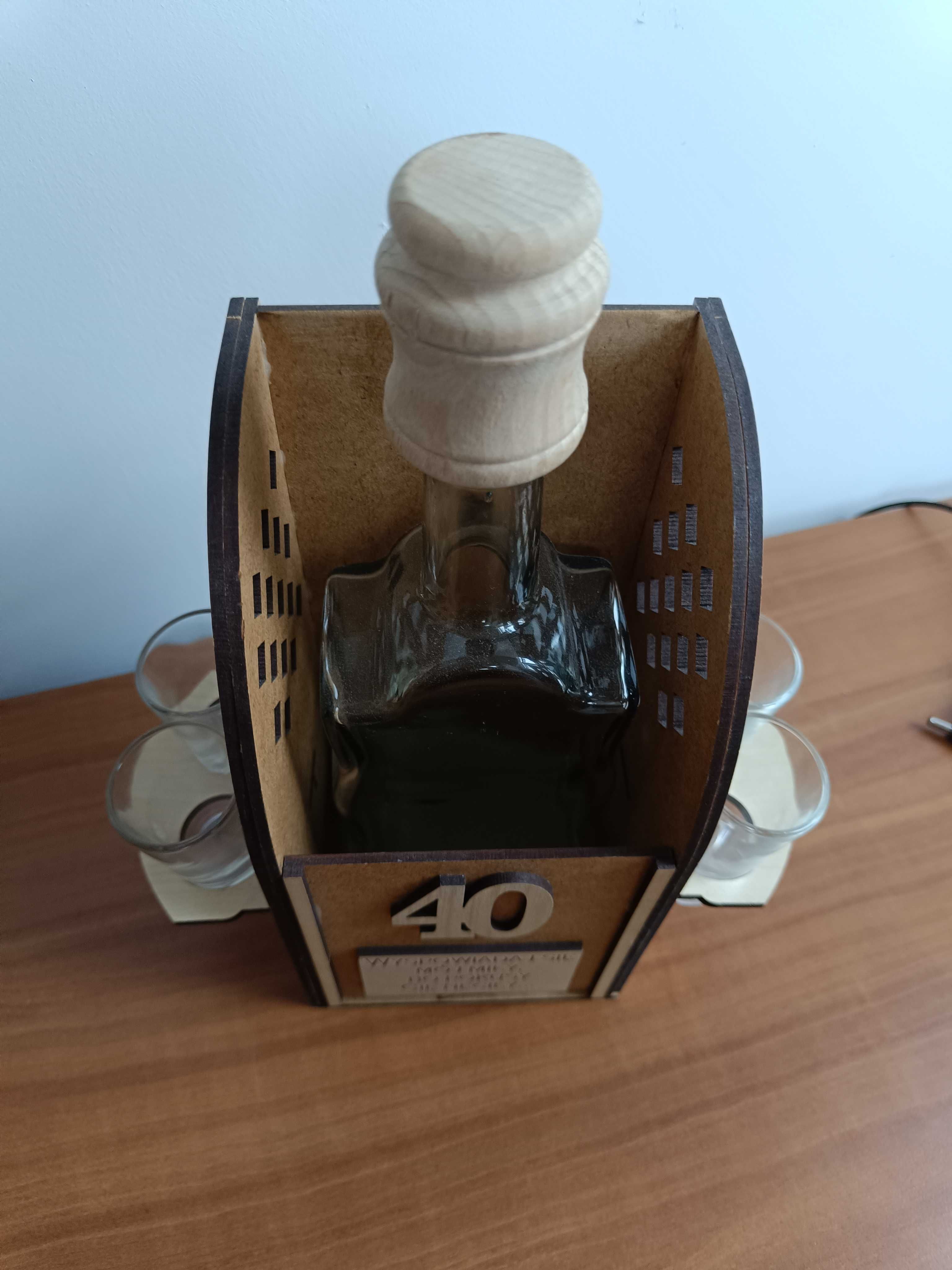 Butelka karafka z 6 kieliszkami na 40 urodziny